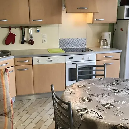 Studio : Plage A 50m, Terrasse, Clim, Wifi, Parking, 35m², 3-4 Pers - Fr-1-335-198 * Hyères