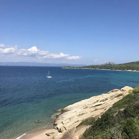 Studio : Plage A 50m, Terrasse, Clim, Wifi, Parking, 35m², 3-4 Pers - Fr-1-335-198 * Hyères